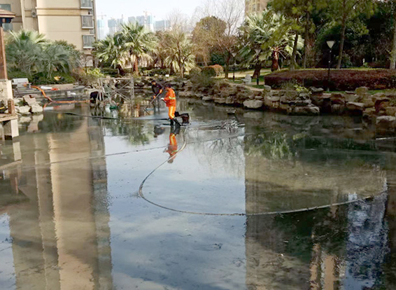 三台景观池淤泥清理